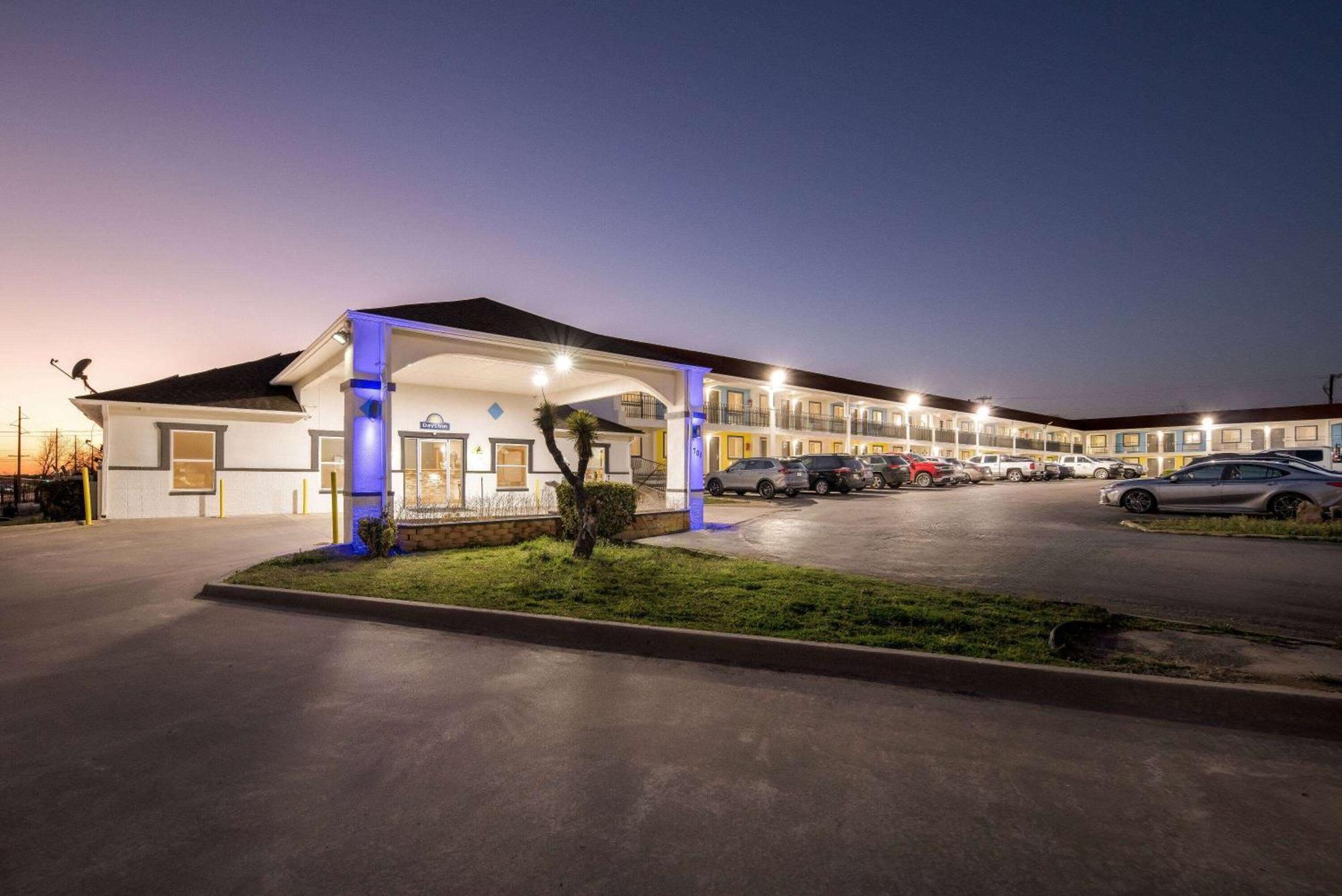 Days Inn By Wyndham Gainesville Exterior foto